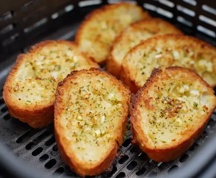 How to Reheat Garlic Bread in the Air Fryer
