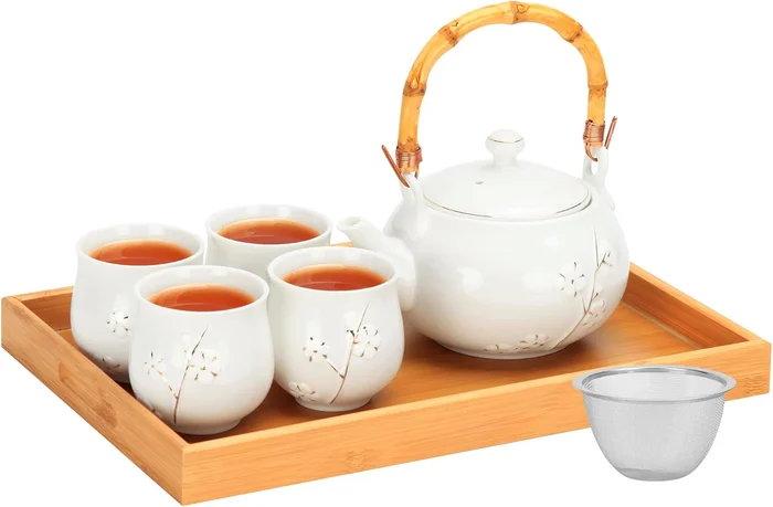 Japanese White Porcelain Tea Set with Teapot and 4 Cups featuring Stai