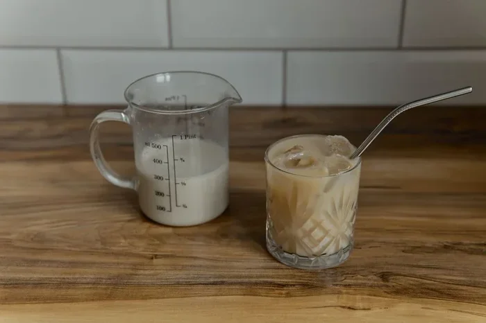 How Many Cups Are in a Gallon of Milk Quick Answer