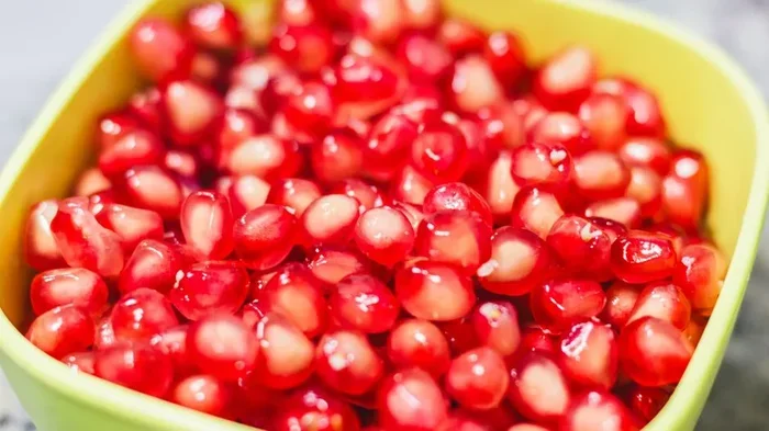 How to Eat a Pomegranate Without the Messy Sticky Juice