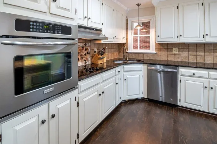 The Best Kitchen Cabinet Cleaner for a Sparkling Home
