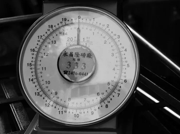How Much Is 1 Oz Worth and What Does It Actually Weigh
