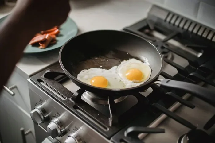 Best Pans For Glass Cooktop That Every Home Cook Needs